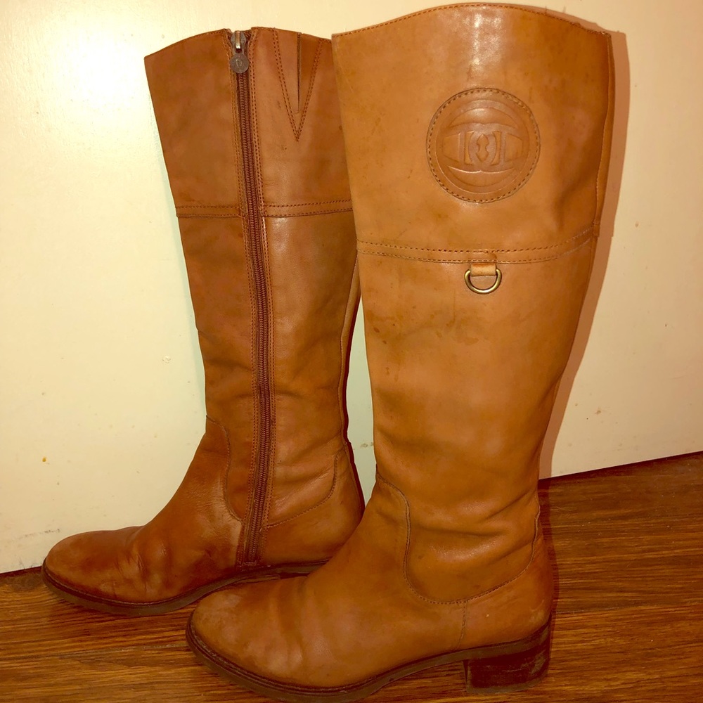 Beautiful Etienne Aigner tan leather riding boots